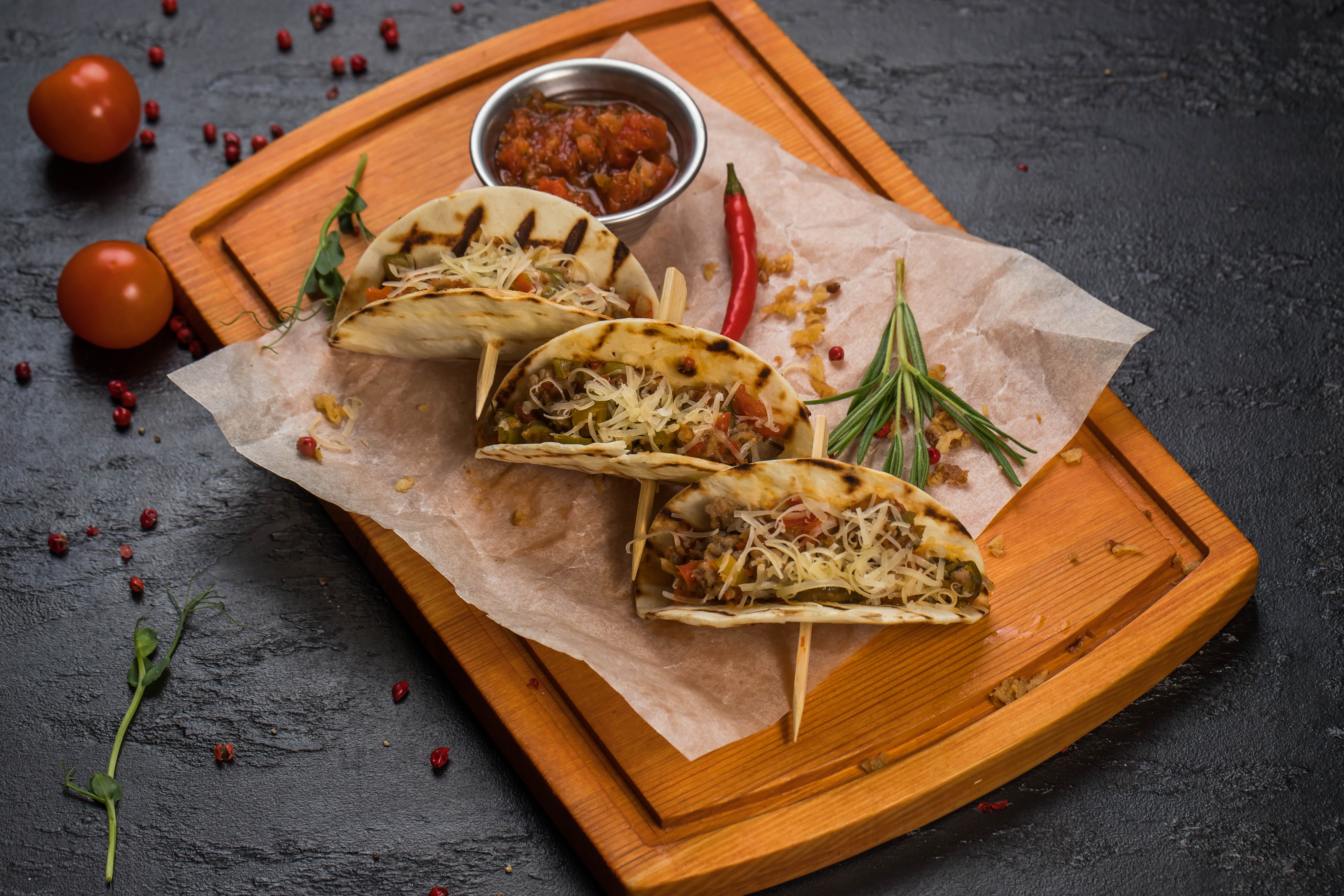 Хмельной повар краснодар гаражная. Тако с мясом. Тако с мясом и овощами. Краснодар Гаражная улица 83/1 хмельной повар.